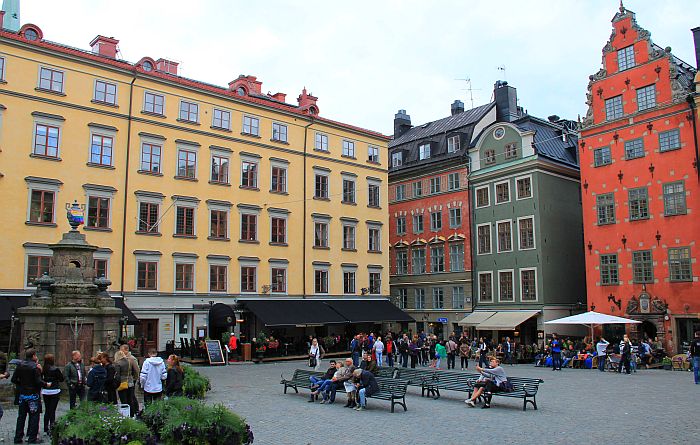 10_Stockholm_Der historische Marktplatz Stortorget mit seinen Cafés_Copyright Thomas Sbikowski