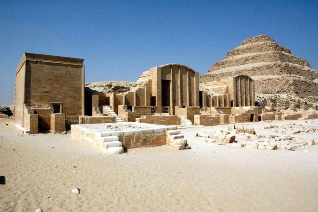 Giza Pyramids - famous historical buildings