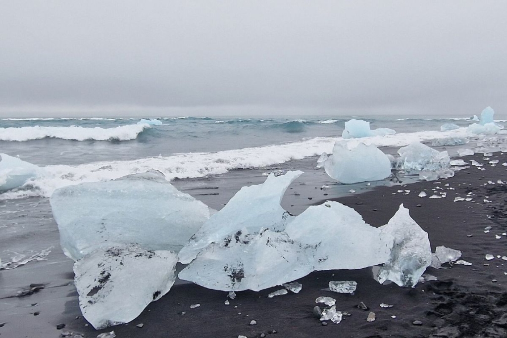 Jökulsárlón and Diamond Beach - must see things in iceland (1)